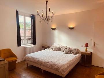 Chambre d’hôte pour 3 personnes, avec terrasse, animaux acceptés à Tramayes