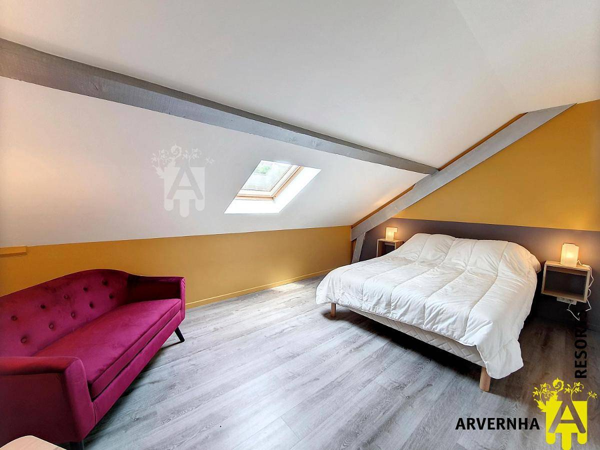 Appartement entier, Three-Bedroom Apartment in Murol, Parc naturel régional des Volcans d'Auvergne