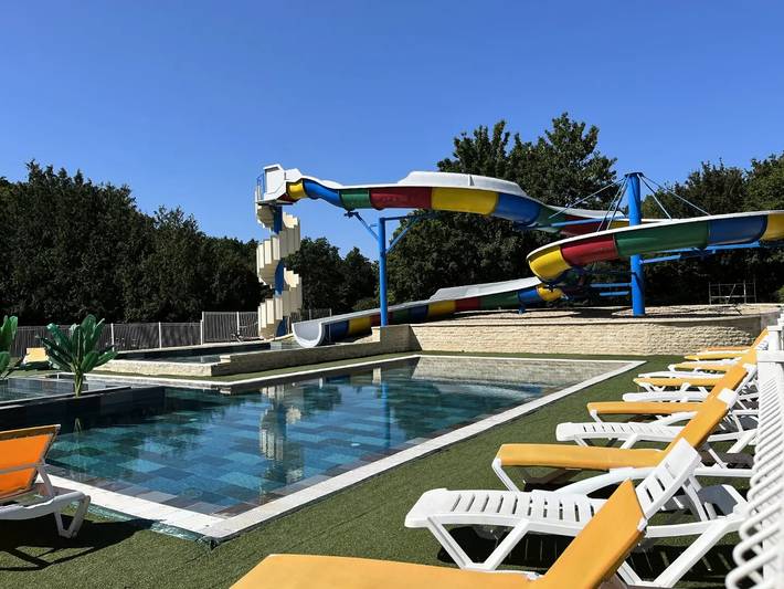 Mobil home pour 6 personnes, avec Piscine à Saint-Mandé-sur-Brédoire