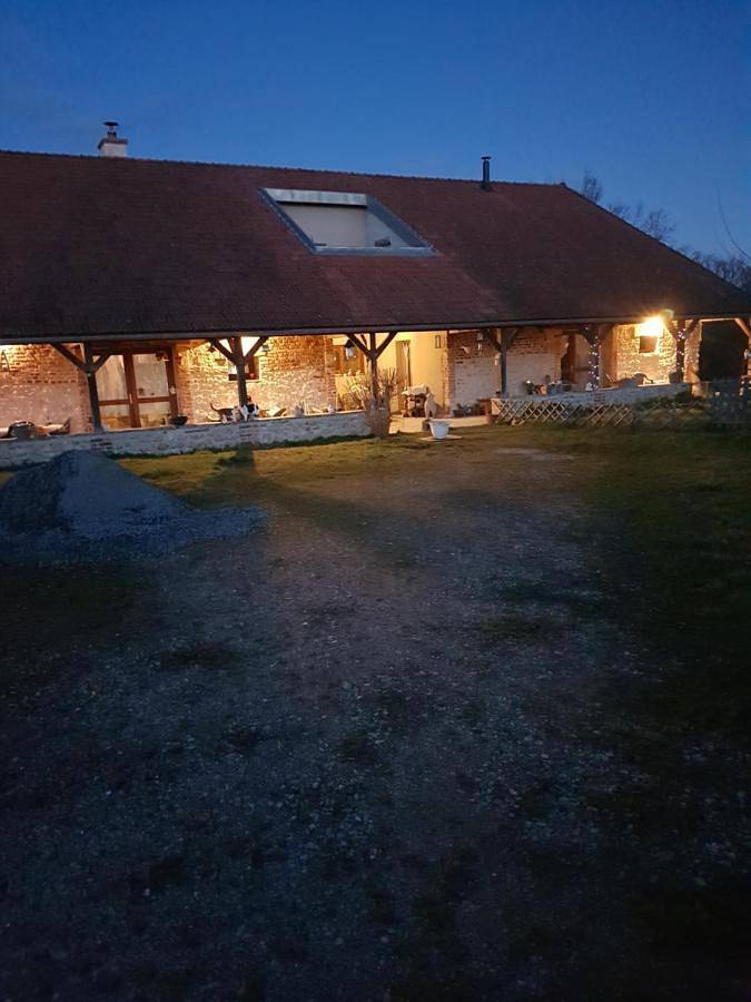 Maison de campagne pour 4 personnes, avec terrasse ainsi que vue et jardin, animaux acceptés dans Saint-Gérand-de-Vaux