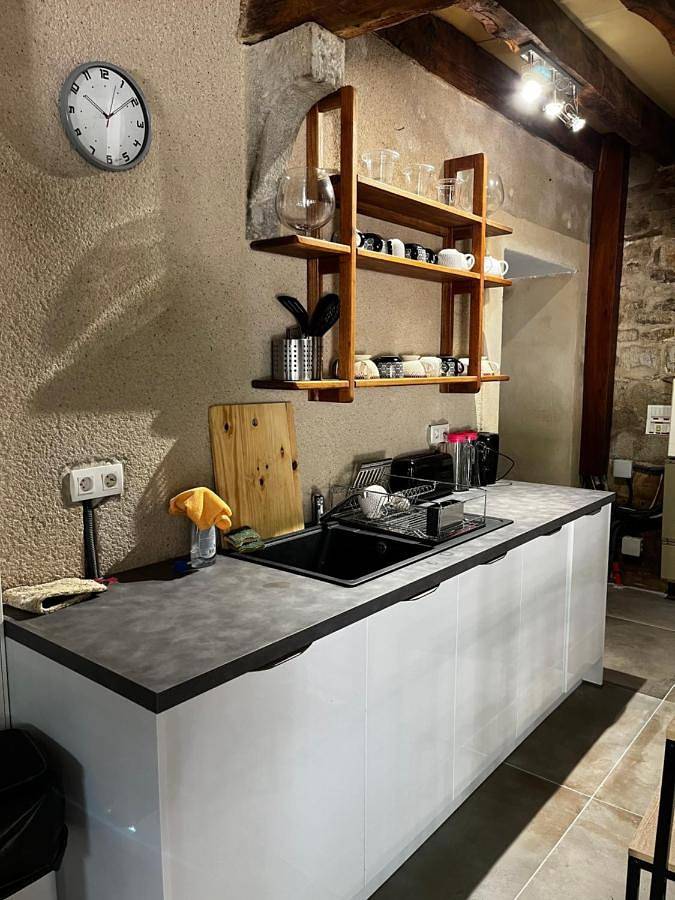 Location de vacances pour 12 personnes, avec terrasse et jardin ainsi que piscine et vue à Camboulit - 3