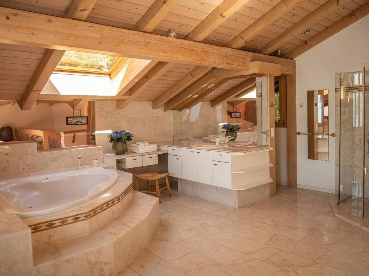 Chalet am See mit Panorama Aussicht in Sigriswil, Thunersee