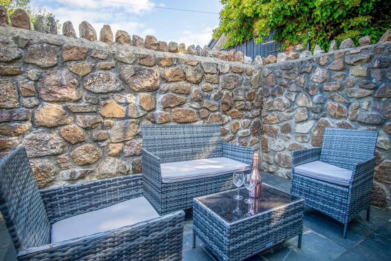 The Old Smithy - 2 Bedroom Cottage - Reynoldston in Swansea region