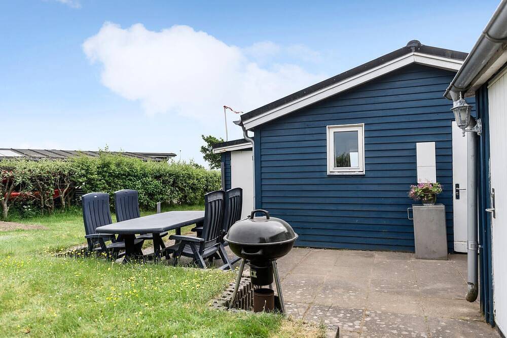 Stunning home in Esbjerg V with Wifi in Sjelborg, Esbjerg