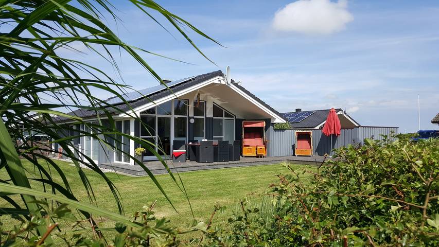 Ferienhaus für 6 Personen, mit Garten und Sauna in Wesselburenerkoog