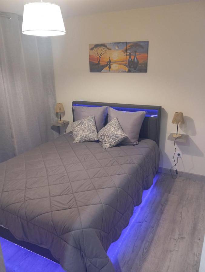 Gîte pour 2 personnes, avec Jardin et Vue à Jayat - 4