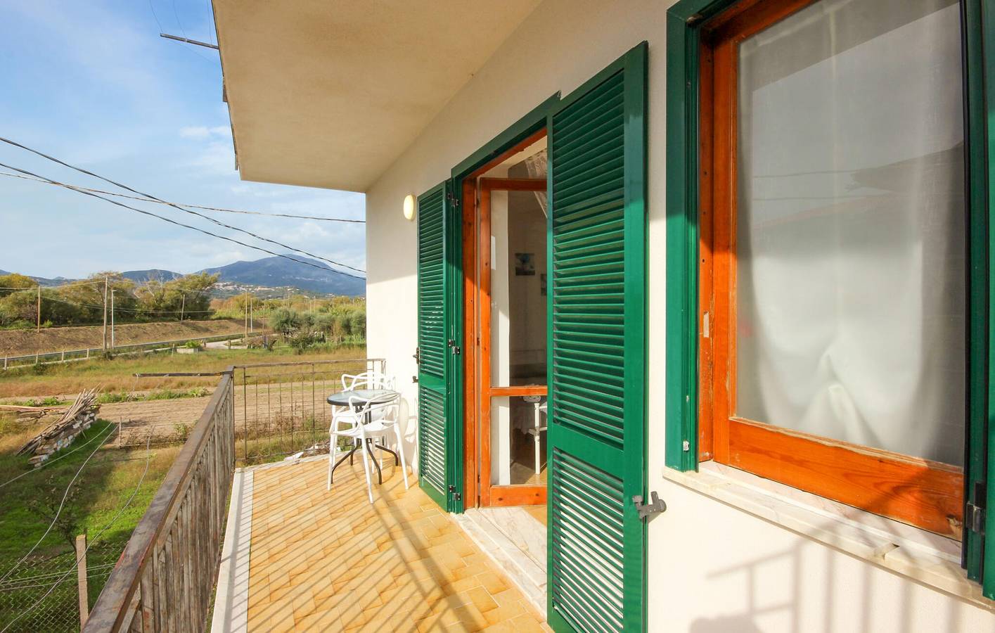 Entire holiday apartment, Charming Upper Floor Apartment with Parking & WiFi, 900m to Beach in Casal Velino, Cilento Coast