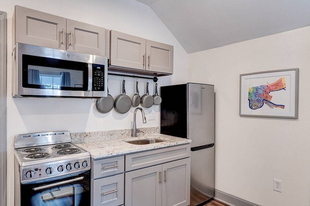Stylish 1 Br,1Ba Home Steps From Freret St in Uptown, New Orleans
