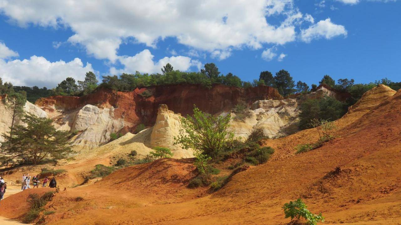 Les Moineaux in Rustrel, Parc naturel régional du Luberon