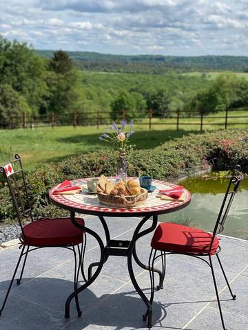 Cottage pour 2 personnes, avec vue et piscine ainsi que jardin et sauna à Philippeville