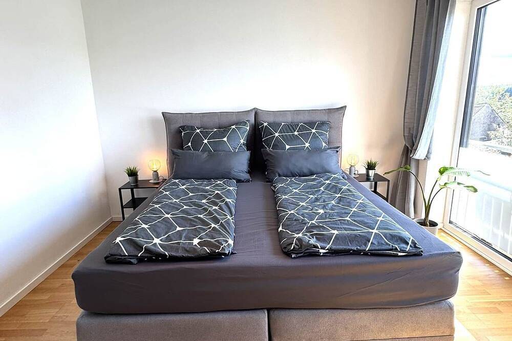 Entire apartment, Upscale living with balcony & only 10 minutes to Bamberg in Stegaurach, Upper Franconia