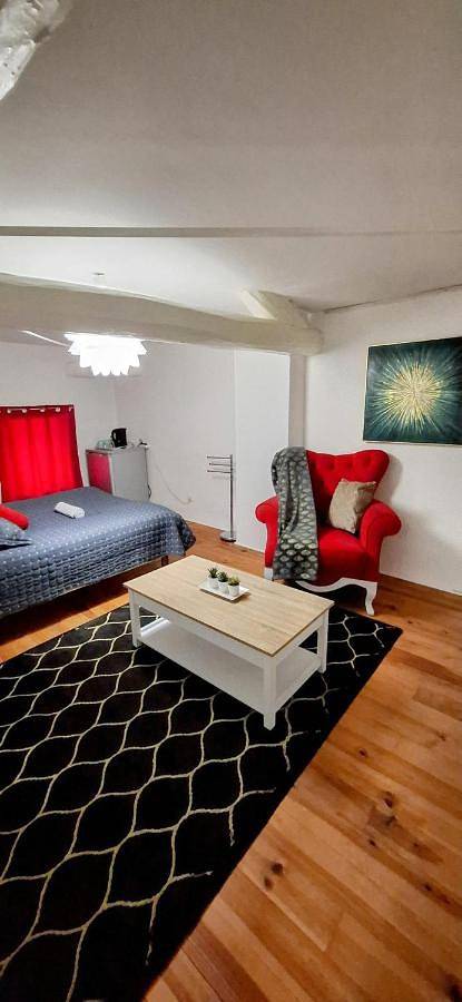 Gîte pour 3 personnes, avec terrasse dans Aéroport Lyon Saint-Exupéry - 2