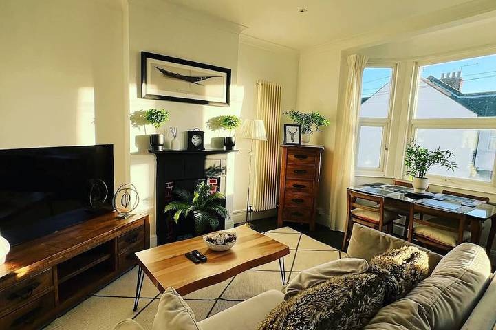 Bed and breakfast for 9 people in Southend-on-Sea