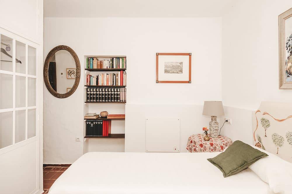 Dehesa de las Yeguas House. Country house with private swimming pool 4 kms from the beach in Puerto Real, Costa de la Luz