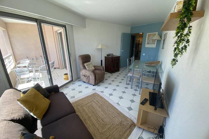 Gîte pour 4 personnes, avec balcon dans Gare D Antibes - 2