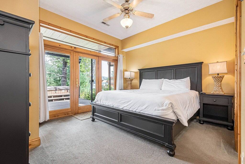 Wunderschönes Haus am See mit privatem Innenpool in Deep Creek Lake