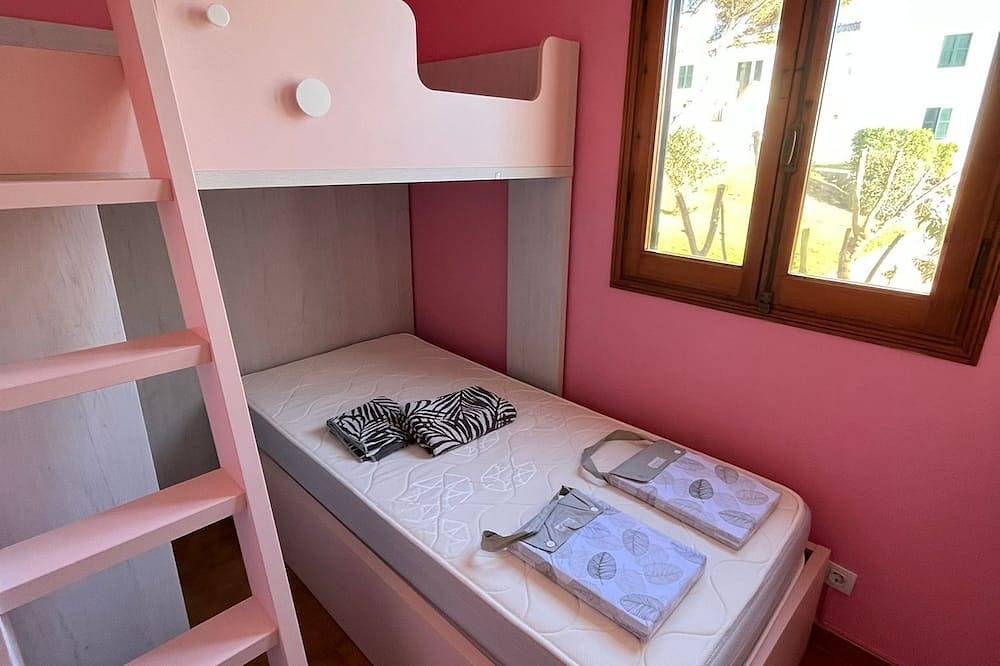 Apartamento entero, Apartamento moderno, 5 min de la playa con piscina in Arenal d'en Castell, Es Mercadal