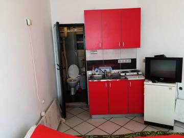 Gîte pour 2 personnes, avec vue sur le lac ainsi que vue et terrasse à Kladovo