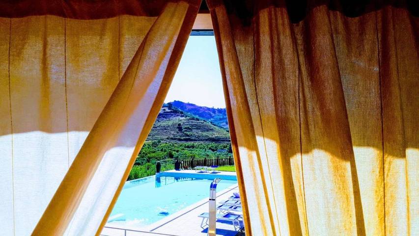 B&b per 4 persone, con Balcone e Terrazza nonché Giardino e Piscina a Linguaglossa