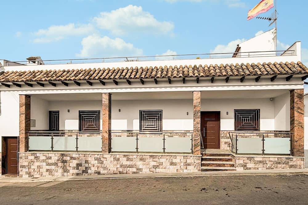 Amazing home in La Celada in Iznájar, Sierras Subbéticas
