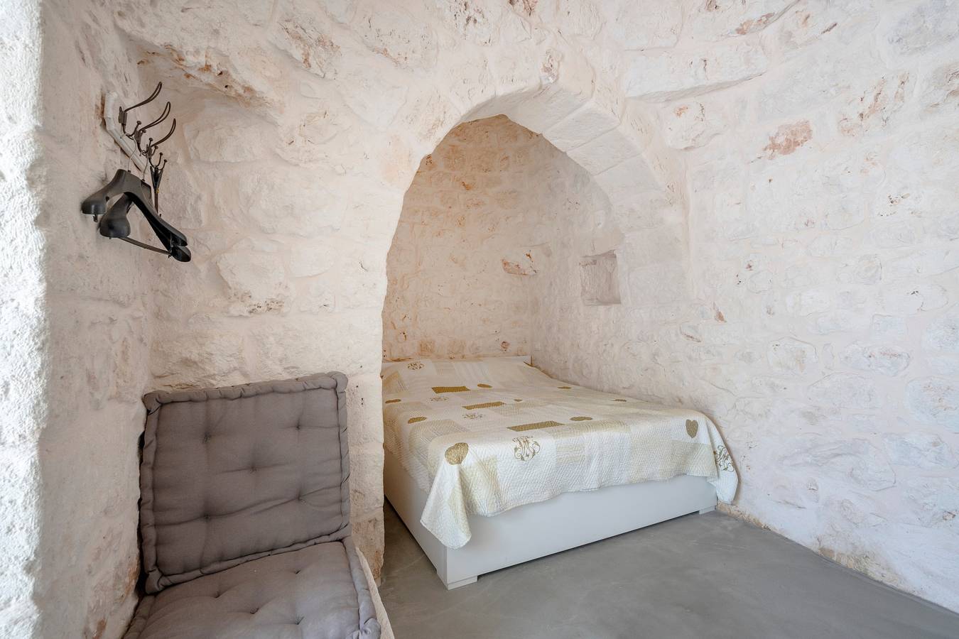 Studio-Apartment 'Trullo Cecé' mit gemeinsamer Terrasse, Wlan und Klimaanlage in Ostuni, Salento