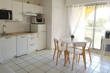 Gîte pour 4 personnes, avec balcon dans Plage du Chay