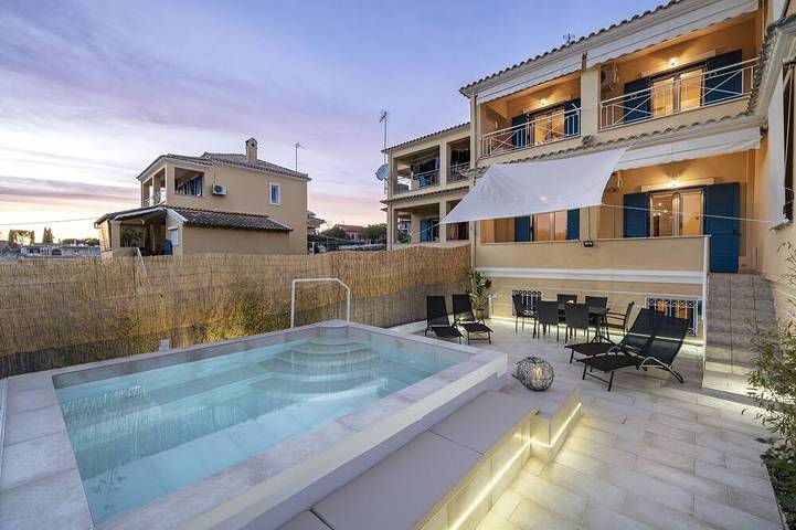 Διαμερίσματα διακοπών για 8 άτομα, με μπαλκόνι στο Κανάλι (Κέρκυρα)