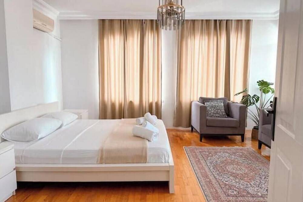 Entire apartment, Family-Friendly 3Br near Konyaaltı Beach, Balcony w/ Mountain & Park View in Antalya, Antalya Province