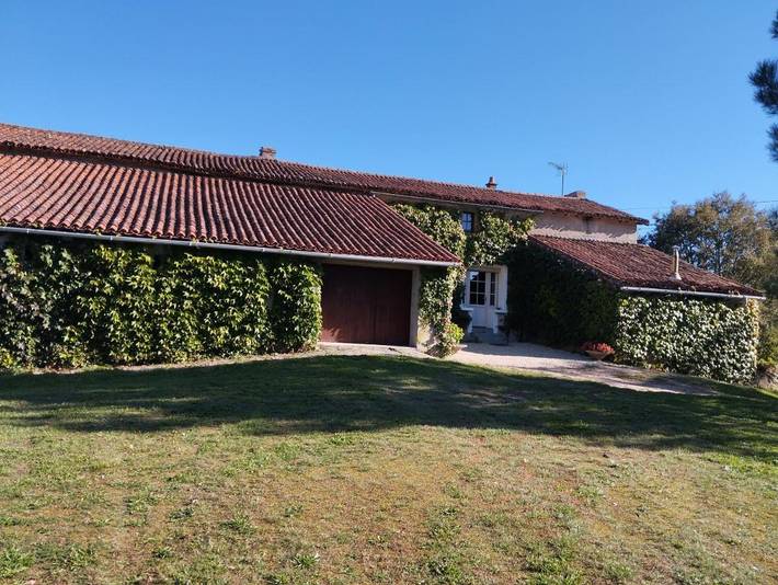 Gîte pour 6 personnes, avec vue ainsi que jardin et vue sur le lac à Clessé