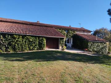 Gîte pour 6 personnes, avec vue sur le lac ainsi que vue et jardin à Clessé