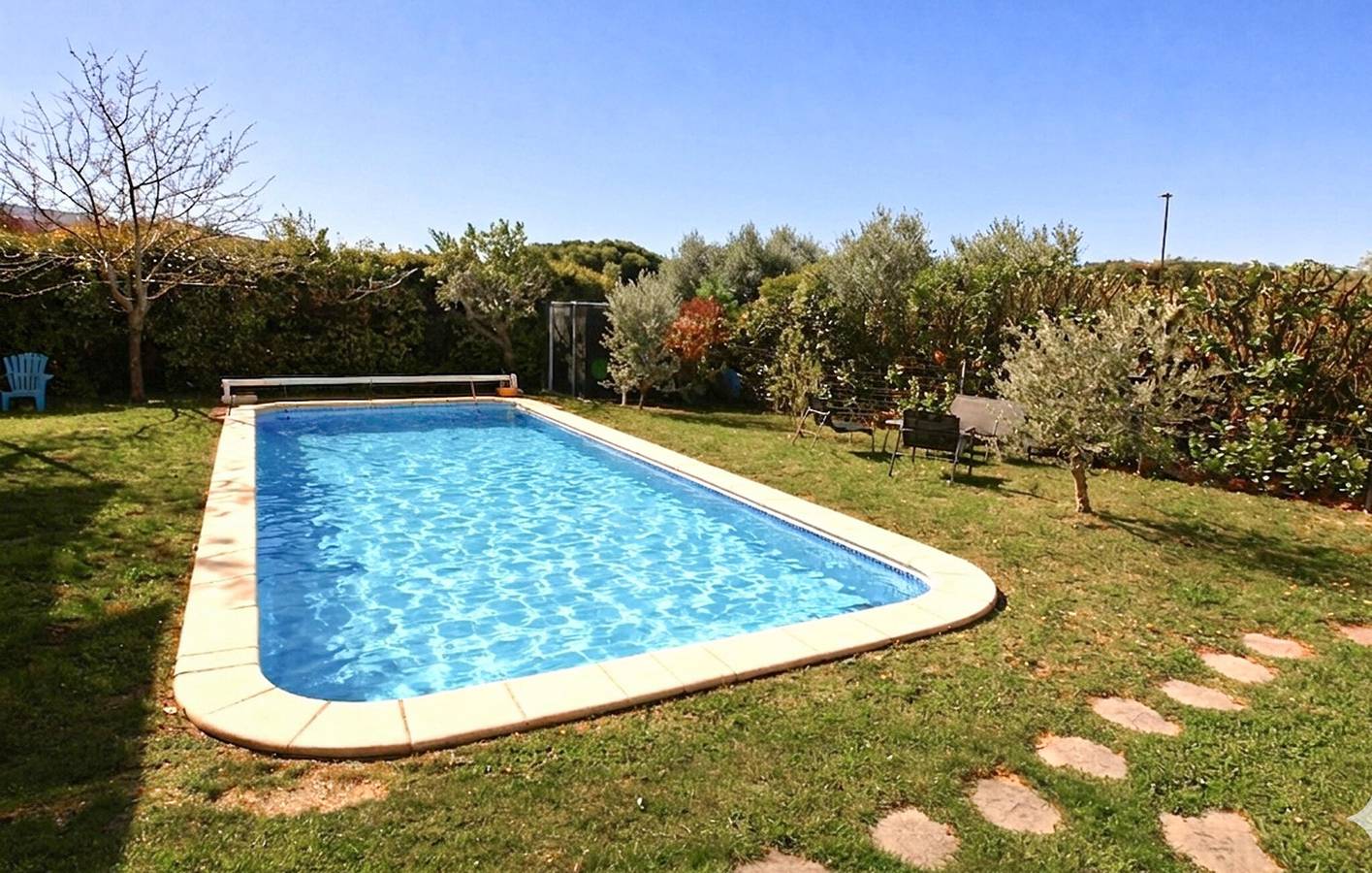 Apartamento tranquilo con piscina y jardín, a 1,5 km del centro de Taillades in Taillades, Parque natural regional del Luberon