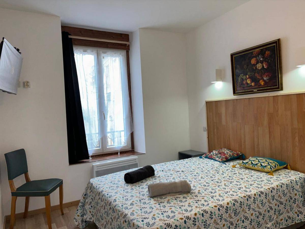Five-Bedroom House in Mirambeau, Région de Jonzac