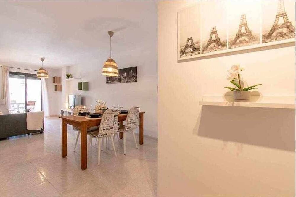 Entire apartment, Modern two bedroom apartment in Nerja center in Nerja Centre, Nerja