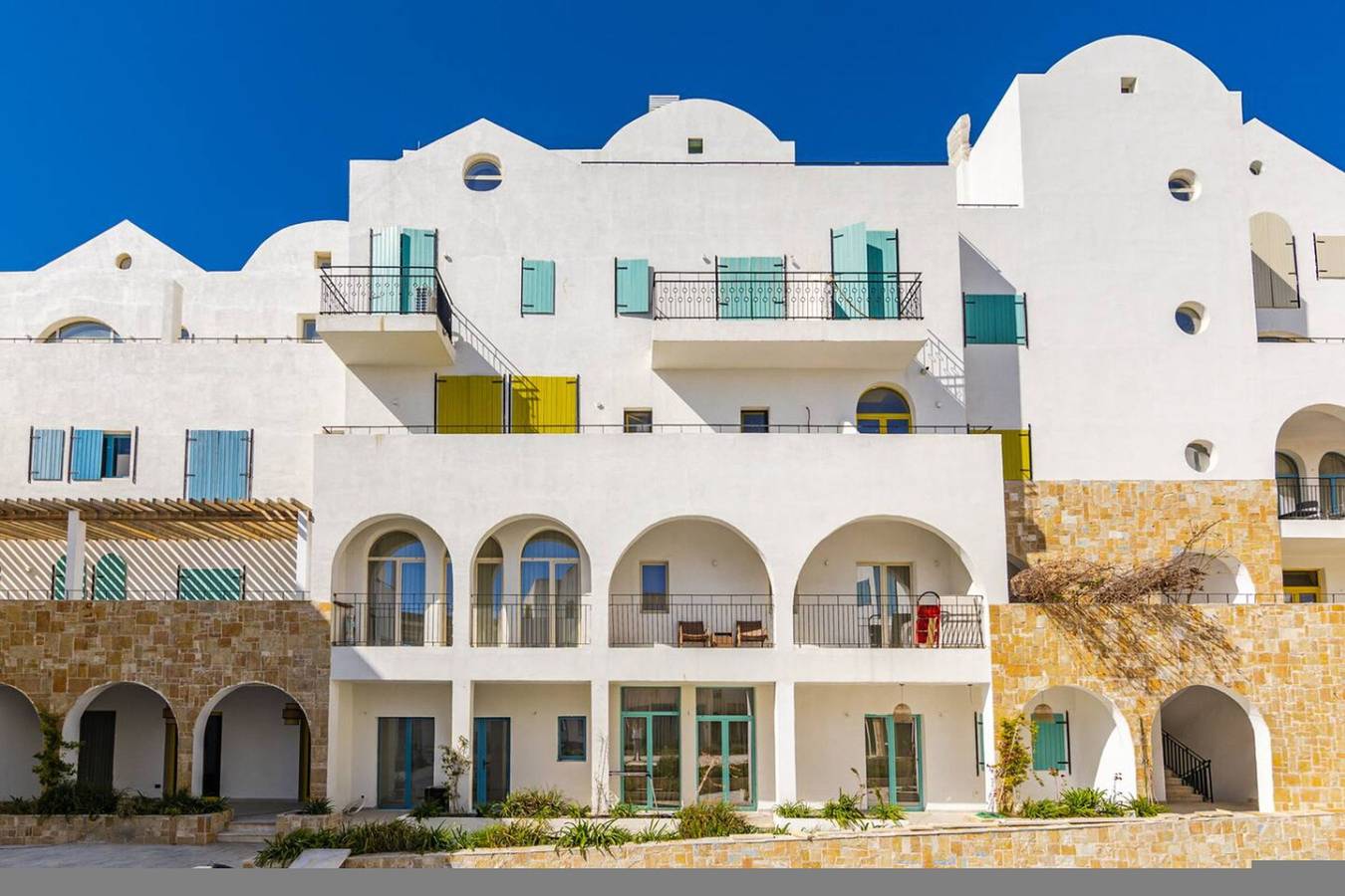 Ganze Wohnung, Coastal Luxury Apartment | Ionian Beach & Parking in Dhërmi, Himarë