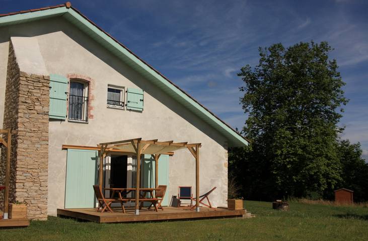 Gîte pour 6 personnes, avec terrasse et jardin à Pey