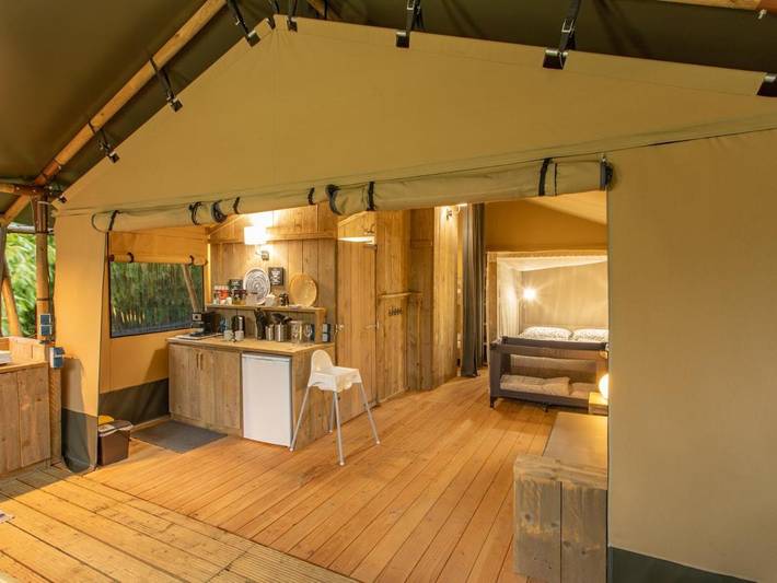 Tente pour 4 personnes, avec jardin et piscine ainsi que bassin pour enfant et vue dans le Tarn-et-Garonne - 2