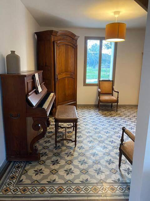 Location de vacances pour 2 personnes, avec piscine ainsi que terrasse et vue, animaux acceptés à Saint-Mitre-les-Remparts - 2