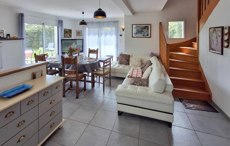 Appartement moderne avec parking, WiFi, jardin et terrasse - 1,5 km de la plage in Plouha, Côte de Goëlo
