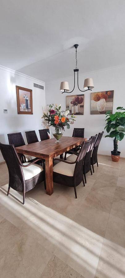 Villa voor 4 personen, with terras and zwembad as well as tuin in Estepona