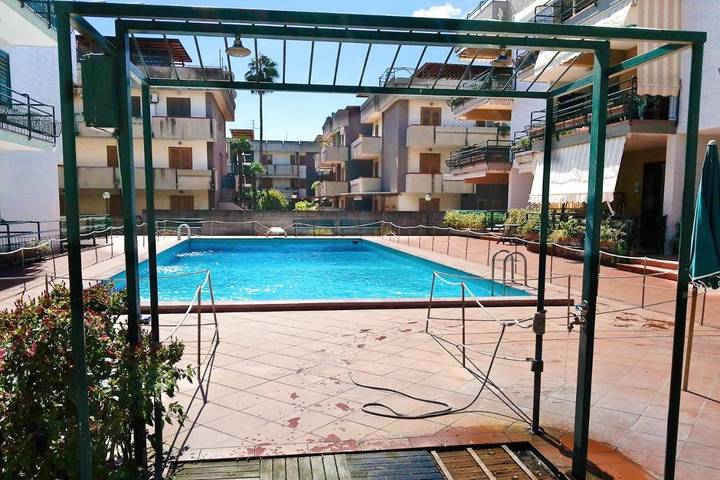 Appartement de vacances pour 8 personnes, avec piscine ainsi que vue et jardin