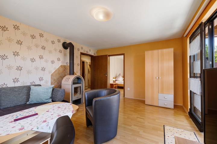 Hel lejlighed, Apartment 'Ferienwohnung Eleonore' with Shared Terrace, Shared Garden and Wi-Fi in Meßstetten, Neckar-Alb