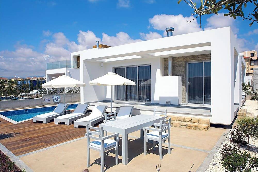 Villa for 6 People in Paphos, South Cyprus