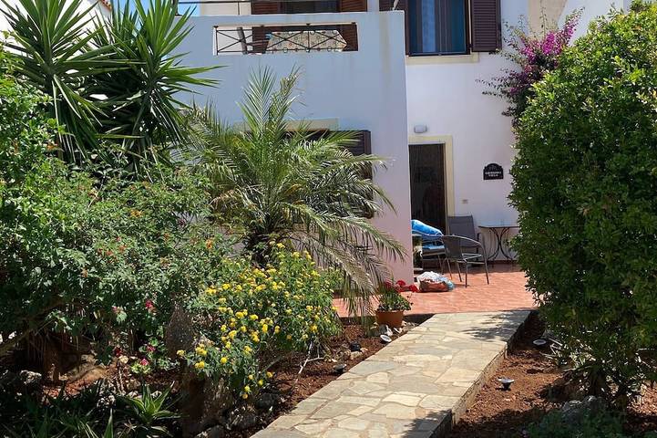 Villa tradicional independiente de 2 dormitorios con impresionantes vistas y una piscina.<br>Desde £ 60 in Vamos, Region de Chania