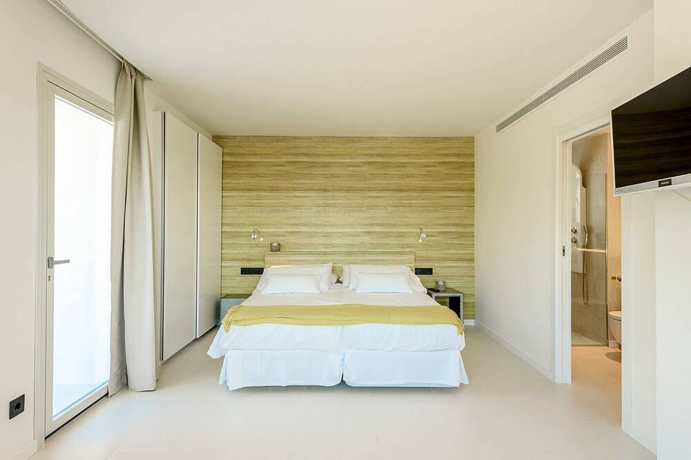 Dazzling Ibiza Villa | Villa Cielo Azul | 4 Bedrooms | Stunning Sea Views in Cap Martinet, Santa Eulària des Riu