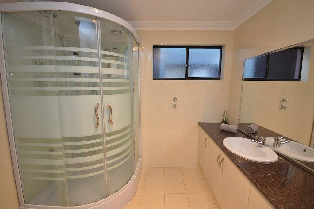 Holiday Home for 10 People in Kalbarri, Western Australia