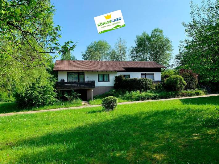 Ferienhaus für 6 Personen, mit Pool und Garten sowie Terrasse, mit Haustier