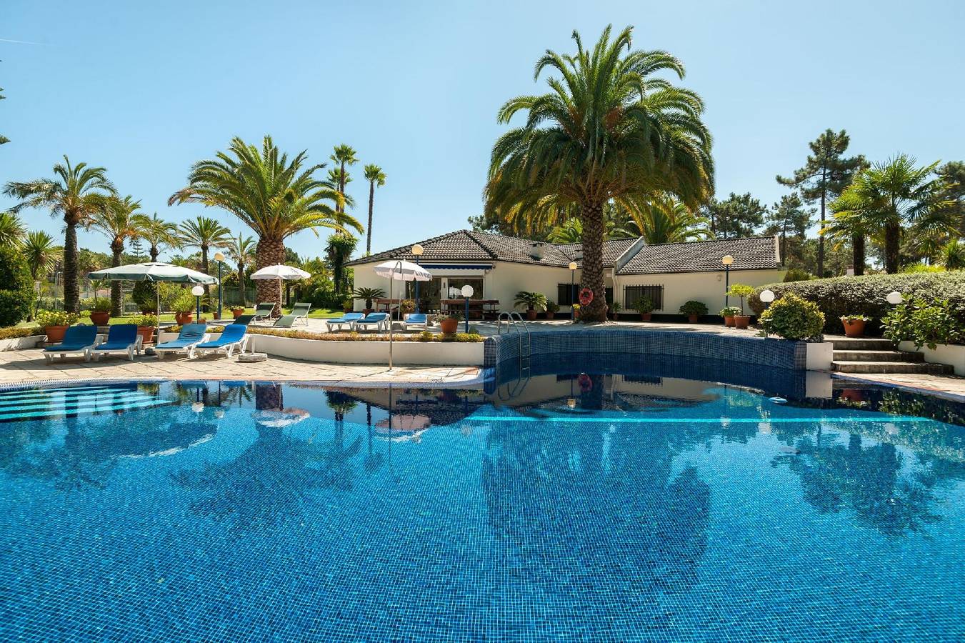 Vakantiehuis voor 4 personen  + 8 kinderen ca. 350 qm in Corroios, Região de Lisboa (Península de Setúbal) in Aroeira, Corroios