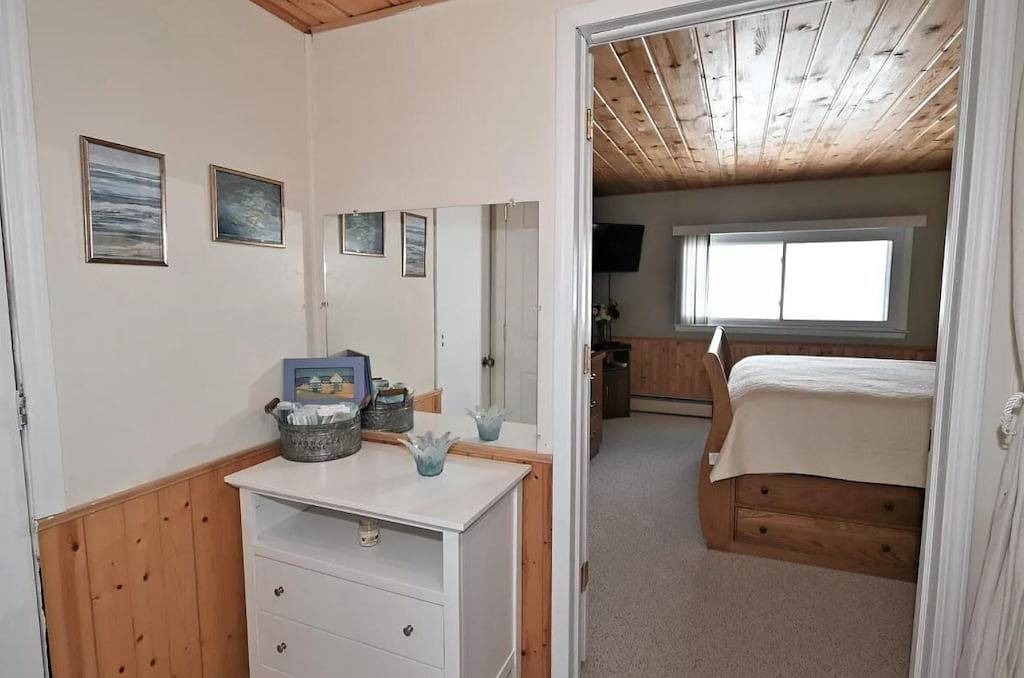 Beautiful Lakefront House on Houghton Lake - 3 Beds, 3 Baths in Prudenville, Roscommon County