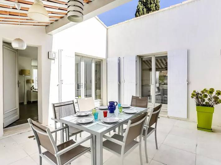 Location de vacances pour 6 personnes, avec piscine et terrasse dans Plage de la Gaillarde