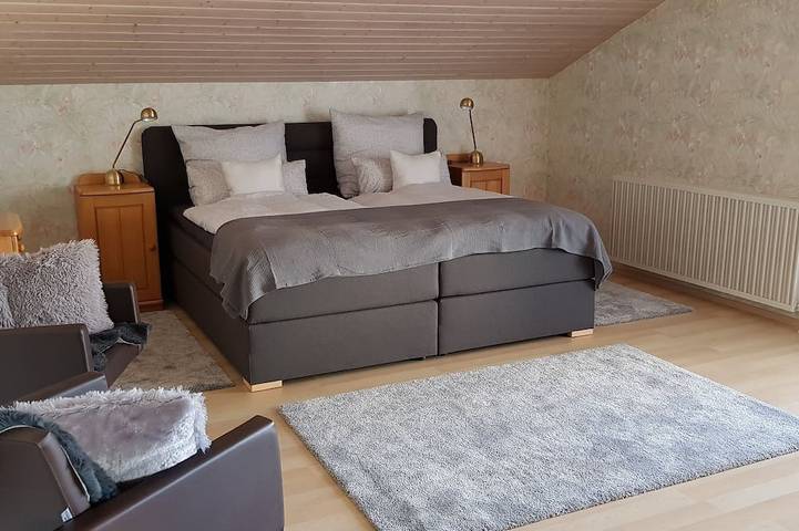 Ganze Wohnung, Großzügige Ferienwohnung in der Schlössergemeinde Küps in Küps, Oberfranken